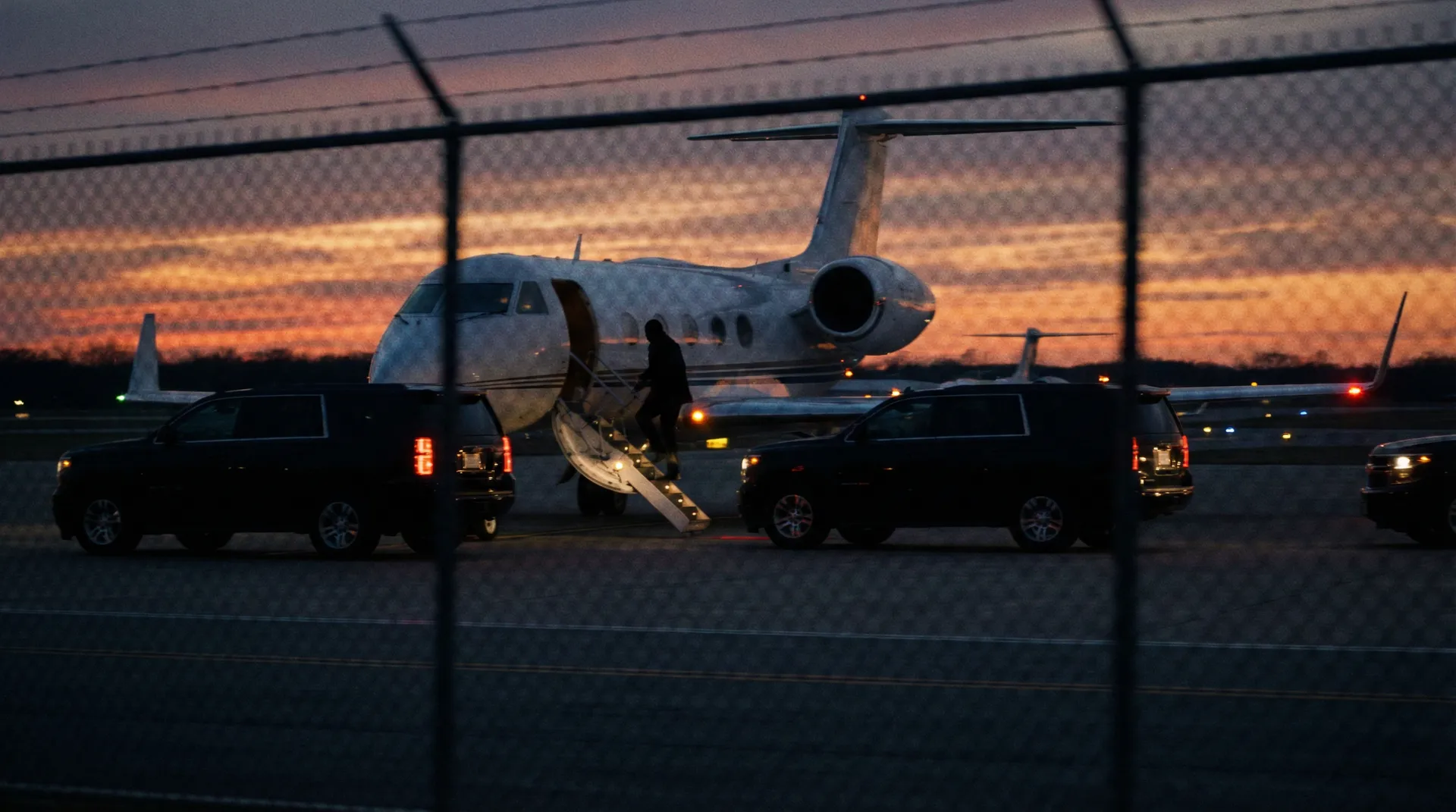 黑料吃瓜 - 机场私人飞机偷拍